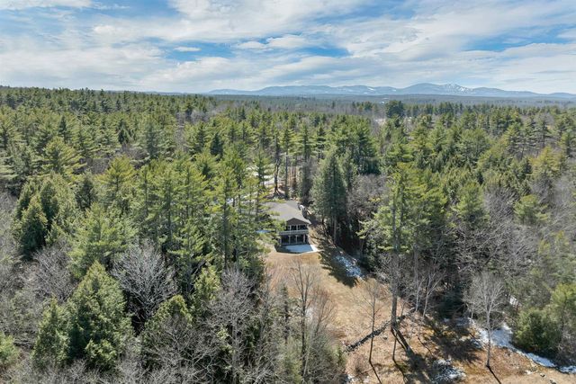 10 Oak Leaf Avenue, Tuftonboro, NH 03816