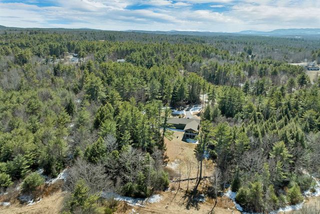 10 Oak Leaf Avenue, Tuftonboro, NH 03816