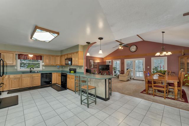 10 Oak Leaf Avenue, Tuftonboro, NH 03816