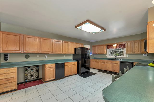 10 Oak Leaf Avenue, Tuftonboro, NH 03816