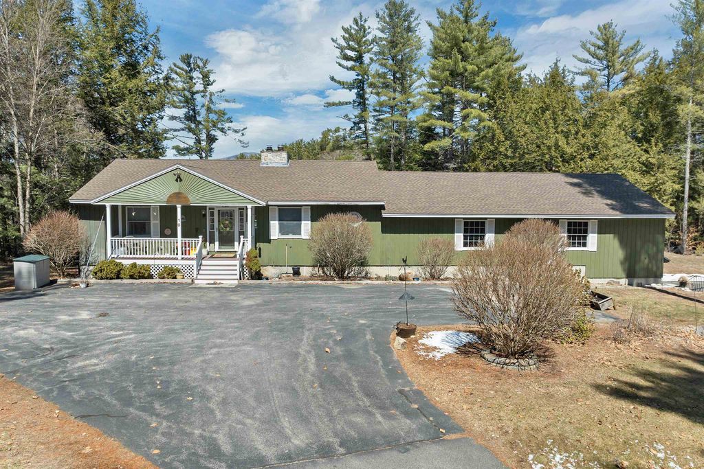 10 Oak Leaf Avenue, Tuftonboro, NH 03816