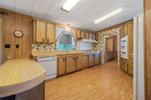 1401 E Paige Avenue 34, Tulare, CA 93274