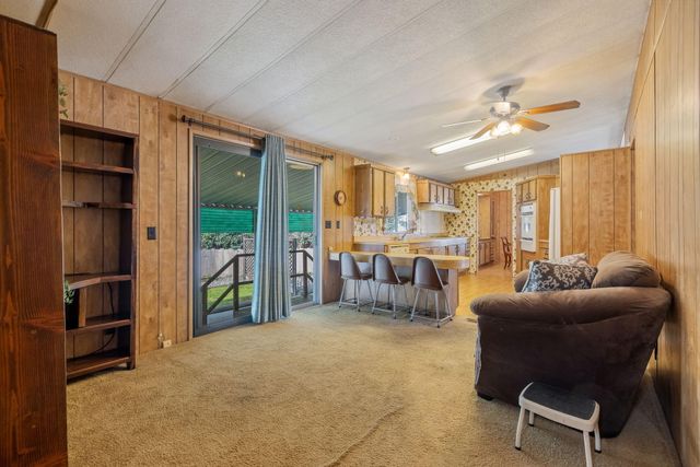 1401 E Paige Avenue 34, Tulare, CA 93274