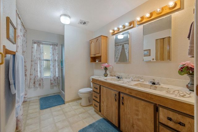 1401 E Paige Avenue 34, Tulare, CA 93274