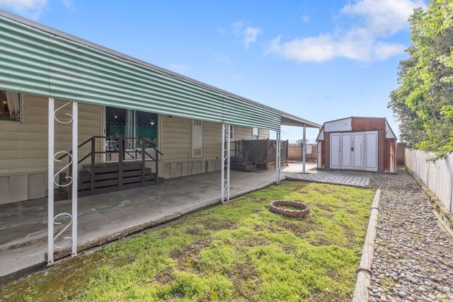 1401 E Paige Avenue 34, Tulare, CA 93274