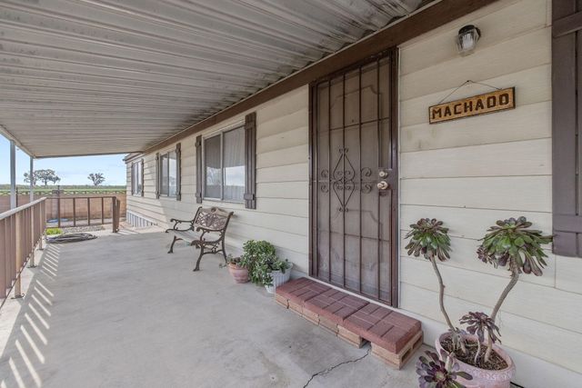 1401 E Paige Avenue 34, Tulare, CA 93274