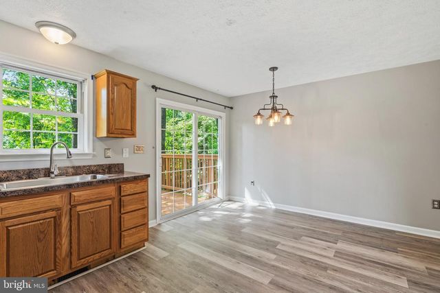 997 WILDERNESS RD, Linden, VA 22642