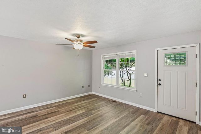 997 WILDERNESS RD, Linden, VA 22642