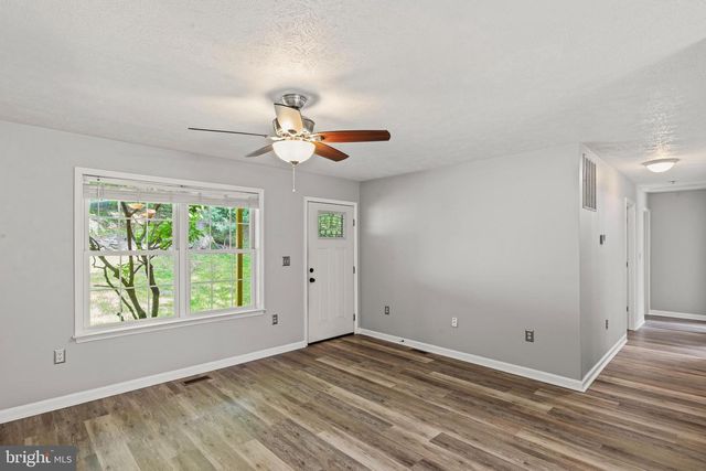 997 WILDERNESS RD, Linden, VA 22642