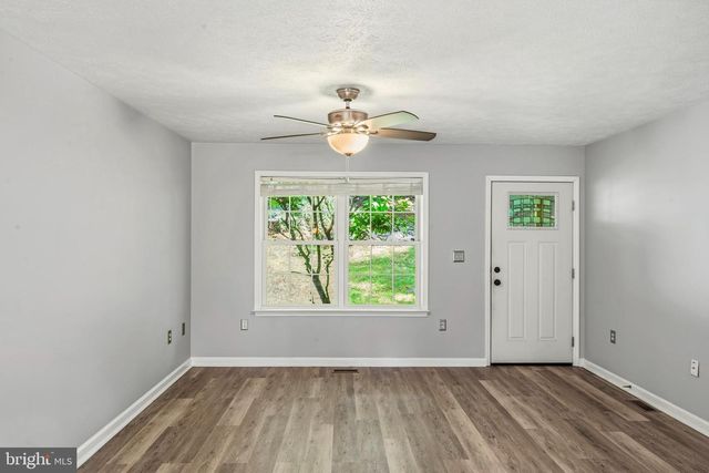 997 WILDERNESS RD, Linden, VA 22642