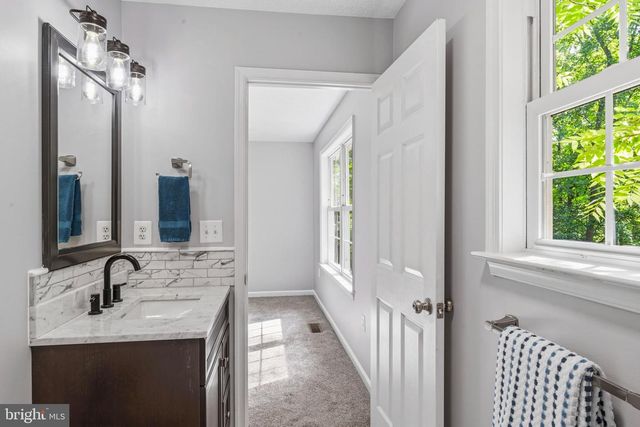 997 WILDERNESS RD, Linden, VA 22642