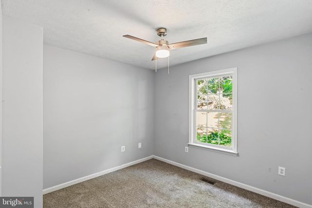 997 WILDERNESS RD, Linden, VA 22642