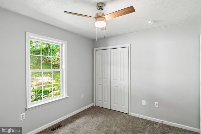 997 WILDERNESS RD, Linden, VA 22642