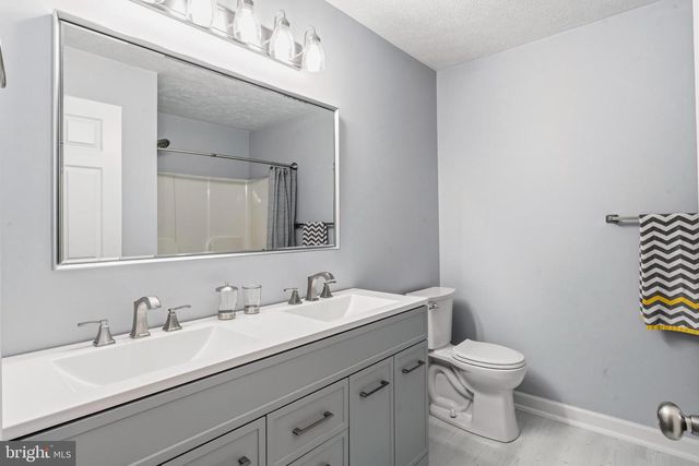 997 WILDERNESS RD, Linden, VA 22642