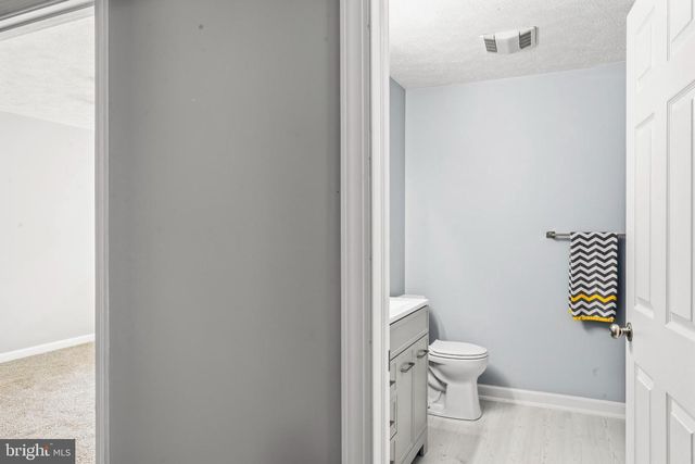 997 WILDERNESS RD, Linden, VA 22642