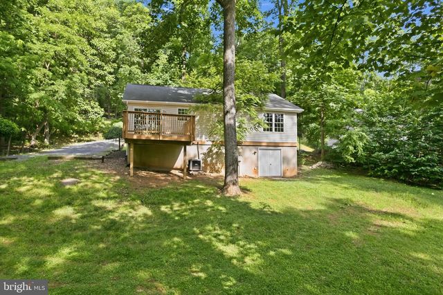 997 WILDERNESS RD, Linden, VA 22642