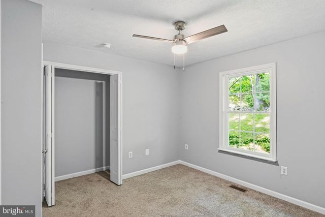 997 WILDERNESS RD, Linden, VA 22642