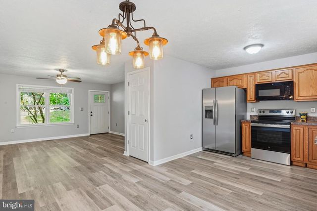 997 WILDERNESS RD, Linden, VA 22642