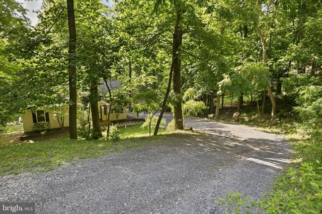 997 WILDERNESS RD, Linden, VA 22642