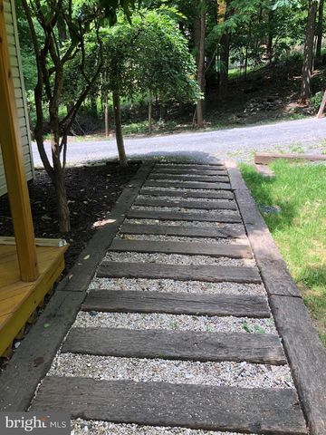 997 WILDERNESS RD, Linden, VA 22642
