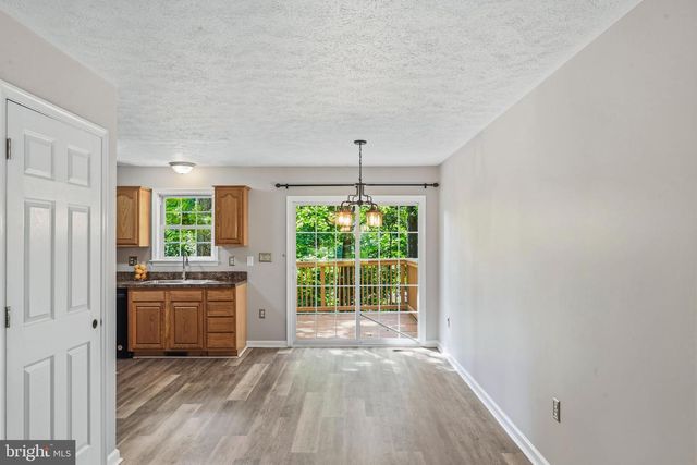 997 WILDERNESS RD, Linden, VA 22642