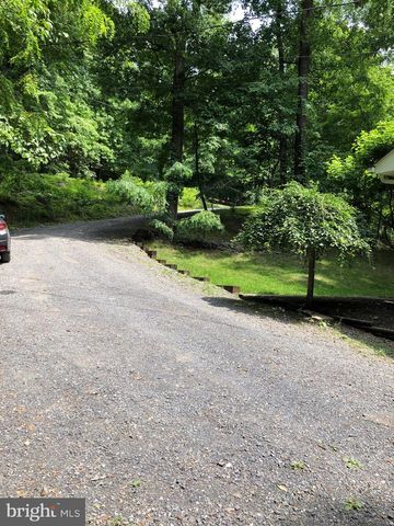 997 WILDERNESS RD, Linden, VA 22642