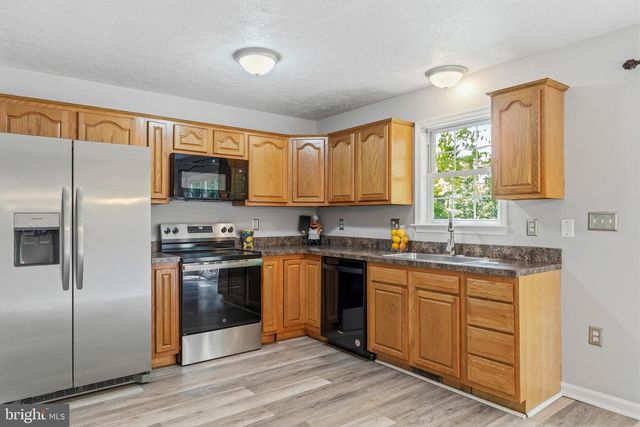 997 WILDERNESS RD, Linden, VA 22642