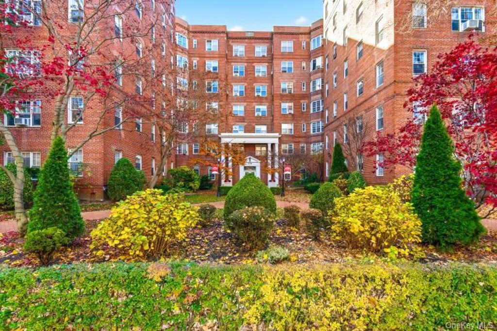 76-36 113 Street 2M, Forest Hills, NY 11375
