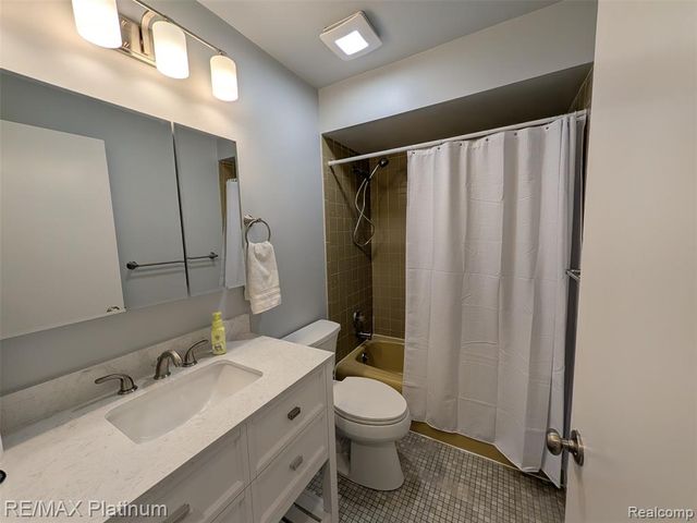 3495 Charing Cross Road, Ann Arbor, MI 48108