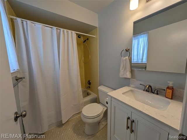 3495 Charing Cross Road, Ann Arbor, MI 48108