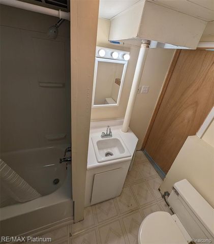 3495 Charing Cross Road, Ann Arbor, MI 48108