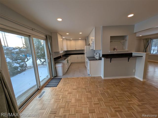 3495 Charing Cross Road, Ann Arbor, MI 48108