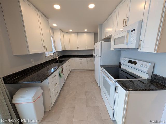 3495 Charing Cross Road, Ann Arbor, MI 48108