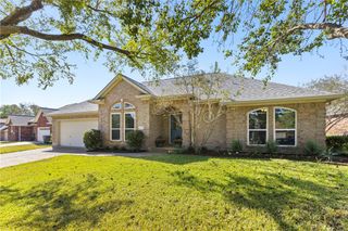 2310 South Pioneer Trail, Bryan, TX 77808