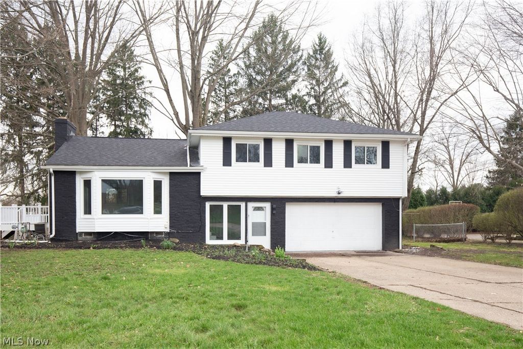 2950 Morewood Road, Fairlawn, OH 44333