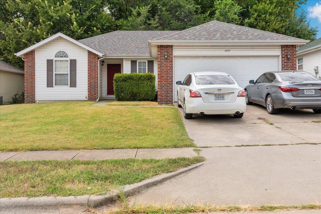 2432 West Deerfield Street, Springfield, MO 65807