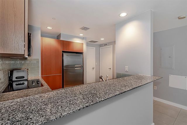 1050 Brickell Ave 2822, Miami, FL 33131