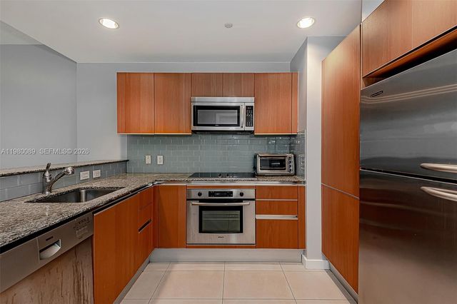 1050 Brickell Ave 2822, Miami, FL 33131