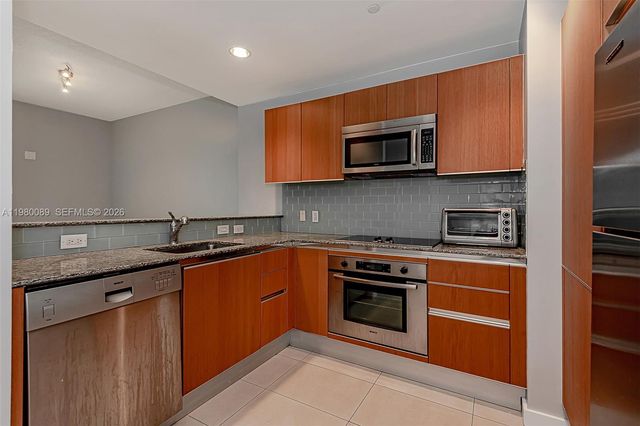 1050 Brickell Ave 2822, Miami, FL 33131