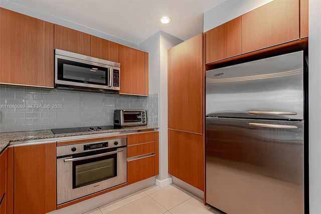 1050 Brickell Ave 2822, Miami, FL 33131