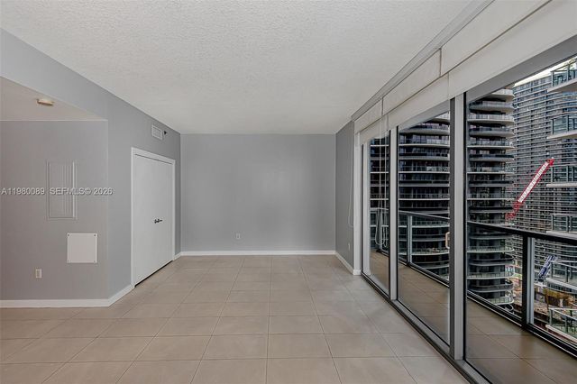 1050 Brickell Ave 2822, Miami, FL 33131