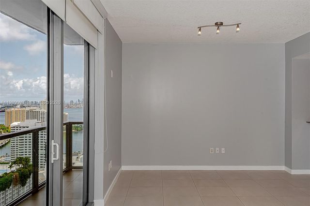 1050 Brickell Ave 2822, Miami, FL 33131
