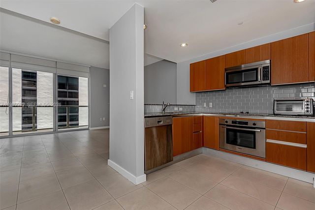 1050 Brickell Ave 2822, Miami, FL 33131