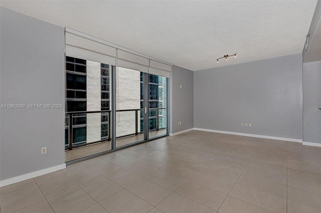 1050 Brickell Ave 2822, Miami, FL 33131