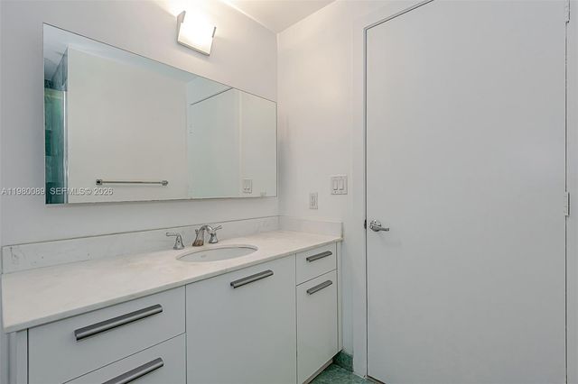 1050 Brickell Ave 2822, Miami, FL 33131