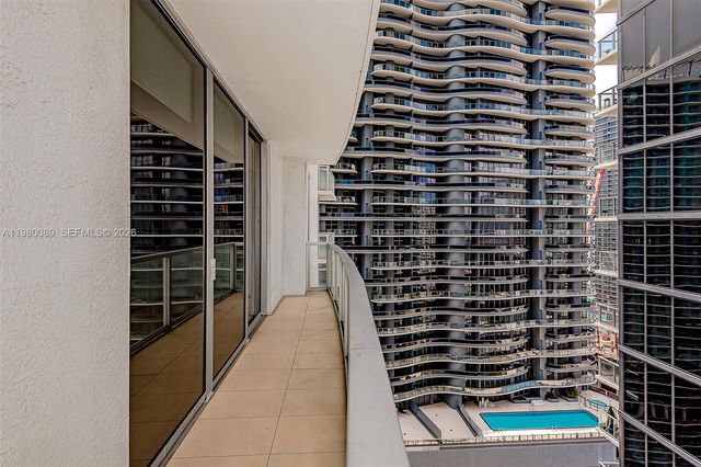 1050 Brickell Ave 2822, Miami, FL 33131