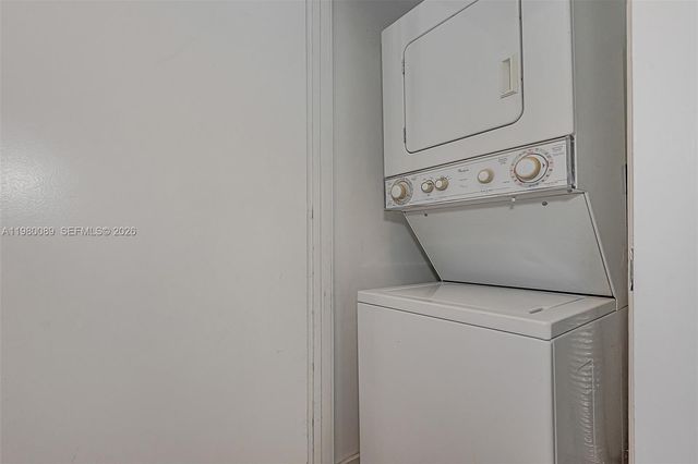 1050 Brickell Ave 2822, Miami, FL 33131