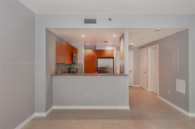 1050 Brickell Ave 2822, Miami, FL 33131