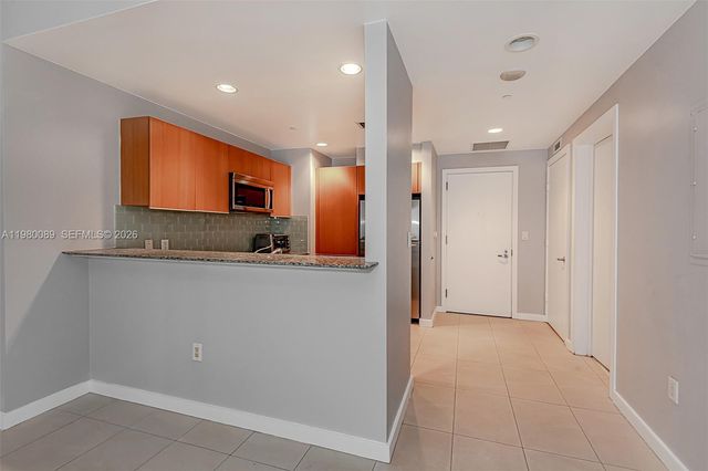 1050 Brickell Ave 2822, Miami, FL 33131