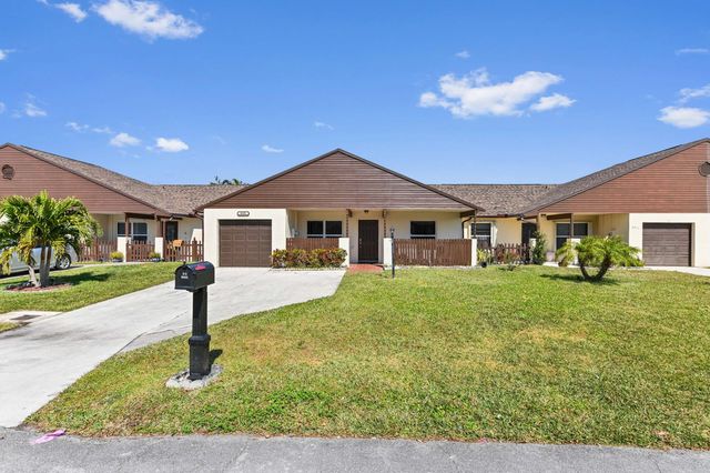 8515 Lake Point Court, Lake Worth, FL 33467